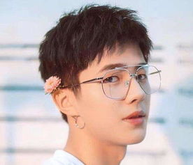 眾男神戴眼鏡 肖戰(zhàn)變化大，他卻讓網(wǎng)友直呼'心動(dòng)的感覺'